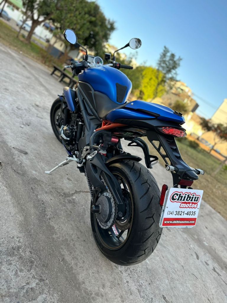 Triumph SPEED TRIPLE 1050 2014/2014 - Chibiu Motos - Motos Nacionais e Importadas, Oficina Especializada, Loja de PeÃ§as, AcessÃ³rios e Boutique - Patos de Minas/MG