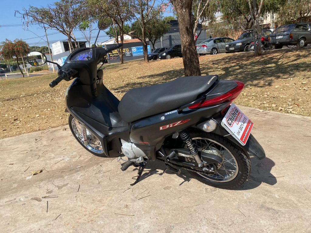 Honda Biz 125 2015/2015 - Chibiu Motos - Motos Nacionais e Importadas, Oficina Especializada, Loja de PeÃ§as, AcessÃ³rios e Boutique - Patos de Minas/MG