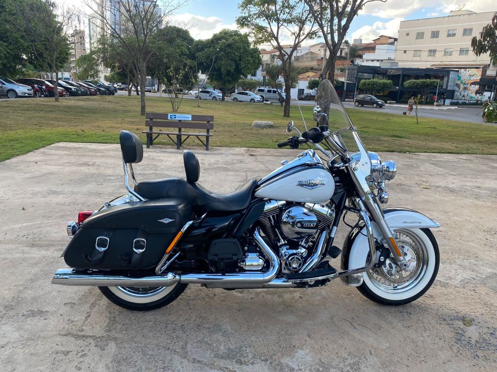 Harley-Davidson ROAD KING 103 2014/2014 - Chibiu Motos - Motos Nacionais e Importadas, Oficina Especializada, Loja de PeÃ§as, AcessÃ³rios e Boutique - Patos de Minas/MG