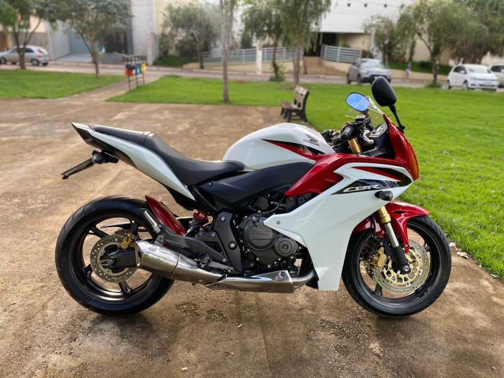 Honda CBR 600 F 2013/2013 - Chibiu Motos - Motos Nacionais e Importadas, Oficina Especializada, Loja de PeÃ§as, AcessÃ³rios e Boutique - Patos de Minas/MG