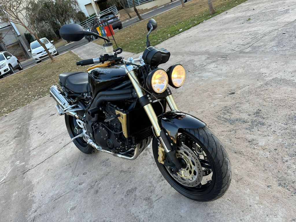 Triumph SPEED TRIPLE 1050 2006/2007 - Chibiu Motos - Motos Nacionais e Importadas, Oficina Especializada, Loja de PeÃ§as, AcessÃ³rios e Boutique - Patos de Minas/MG