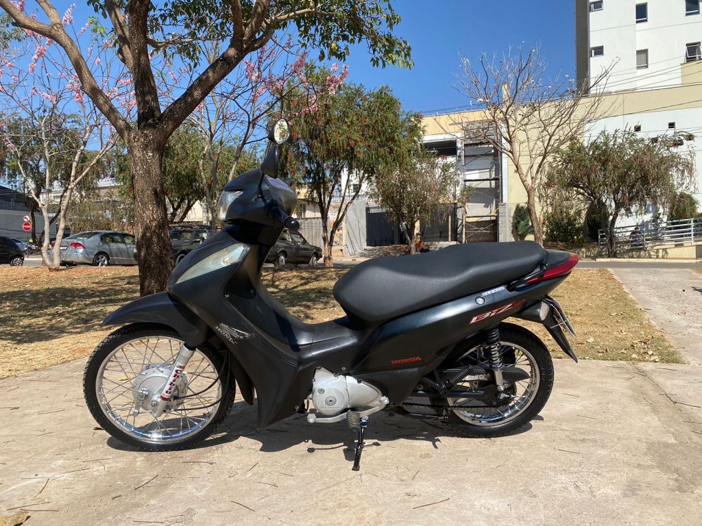 Honda Biz 125 2015/2015 - Chibiu Motos - Motos Nacionais e Importadas, Oficina Especializada, Loja de PeÃ§as, AcessÃ³rios e Boutique - Patos de Minas/MG