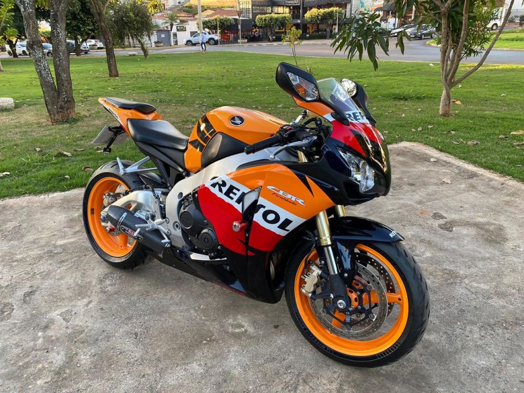 Honda CBR 1000 2010/2011 - Chibiu Motos - Motos Nacionais e Importadas, Oficina Especializada, Loja de PeÃ§as, AcessÃ³rios e Boutique - Patos de Minas/MG