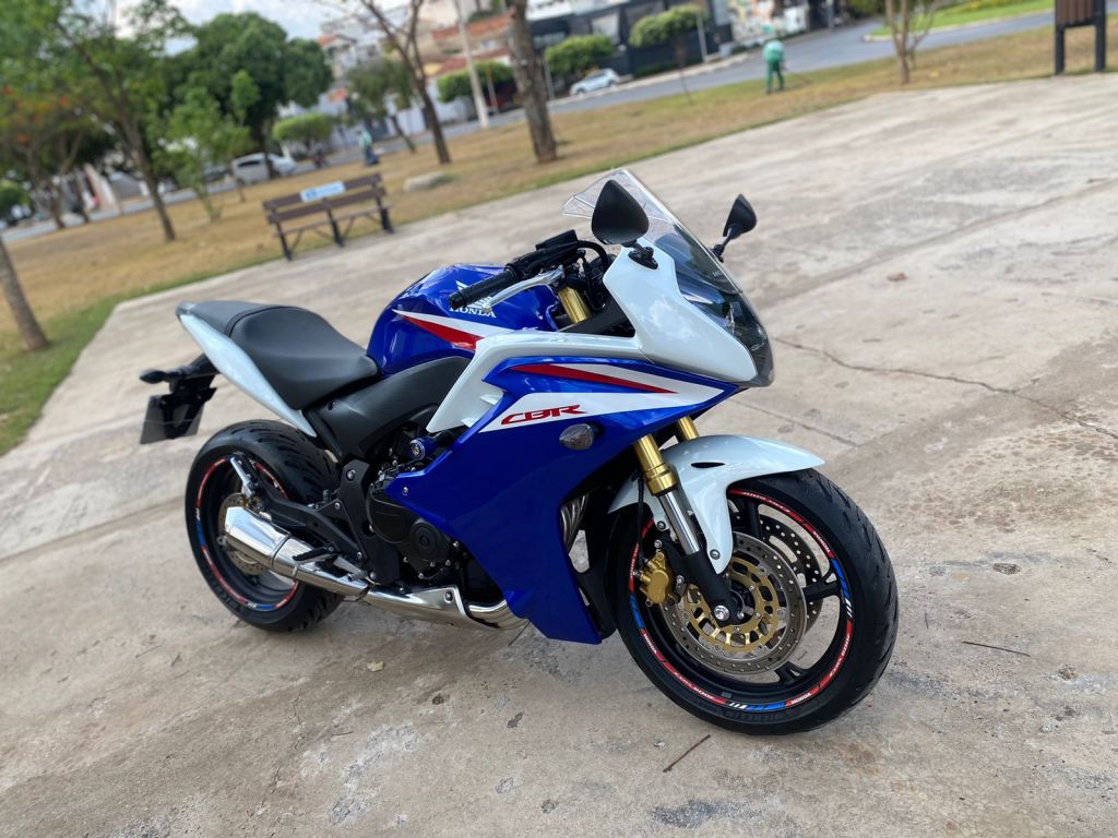 Honda CBR 600 F  2014/2014 - Chibiu Motos - Motos Nacionais e Importadas, Oficina Especializada, Loja de PeÃ§as, AcessÃ³rios e Boutique - Patos de Minas/MG