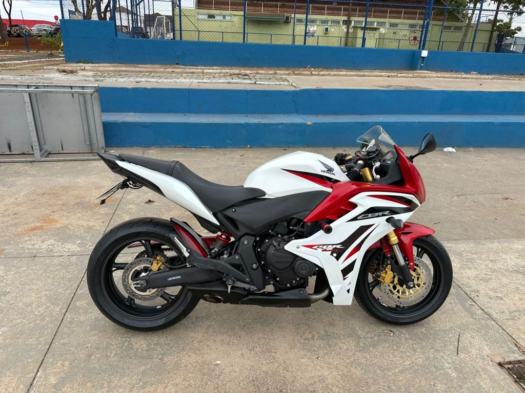 Honda CBR 600 F 2013/2013 - Chibiu Motos - Motos Nacionais e Importadas, Oficina Especializada, Loja de PeÃ§as, AcessÃ³rios e Boutique - Patos de Minas/MG
