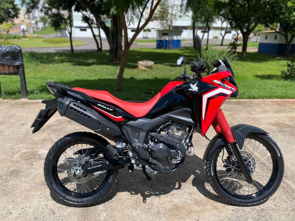 Honda SAHARA 300  2023/2024 - Chibiu Motos - Motos Nacionais e Importadas, Oficina Especializada, Loja de PeÃ§as, AcessÃ³rios e Boutique - Patos de Minas/MG