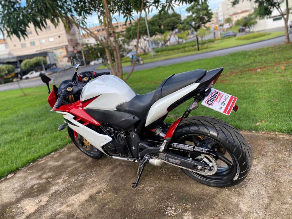 Honda CBR 600 F 2013/2013 - Chibiu Motos - Motos Nacionais e Importadas, Oficina Especializada, Loja de PeÃ§as, AcessÃ³rios e Boutique - Patos de Minas/MG