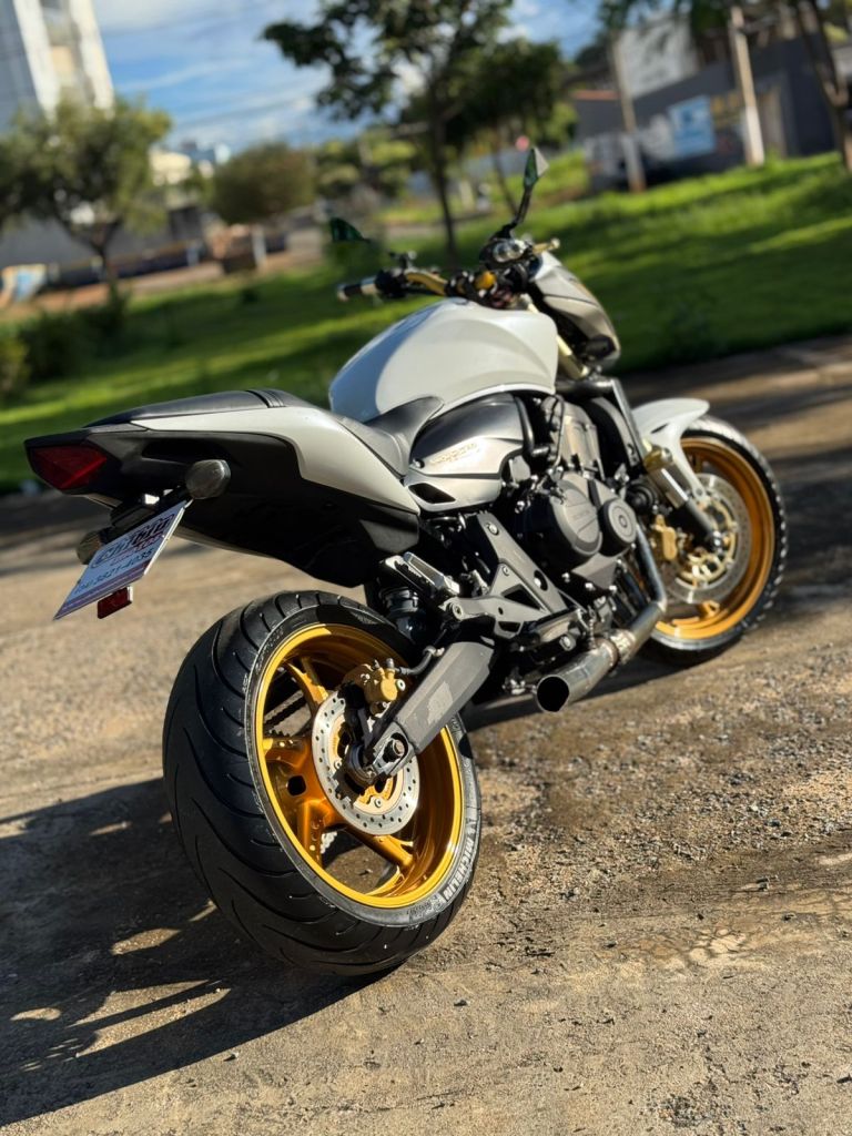 Honda CB 600 Hornet 2011/2012 - Chibiu Motos - Motos Nacionais e Importadas, Oficina Especializada, Loja de PeÃ§as, AcessÃ³rios e Boutique - Patos de Minas/MG