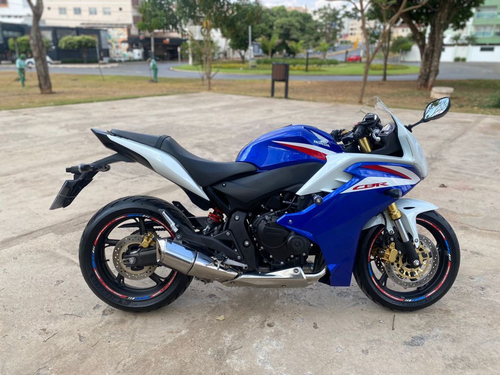 Honda CBR 600 F  2014/2014 - Chibiu Motos - Motos Nacionais e Importadas, Oficina Especializada, Loja de PeÃ§as, AcessÃ³rios e Boutique - Patos de Minas/MG