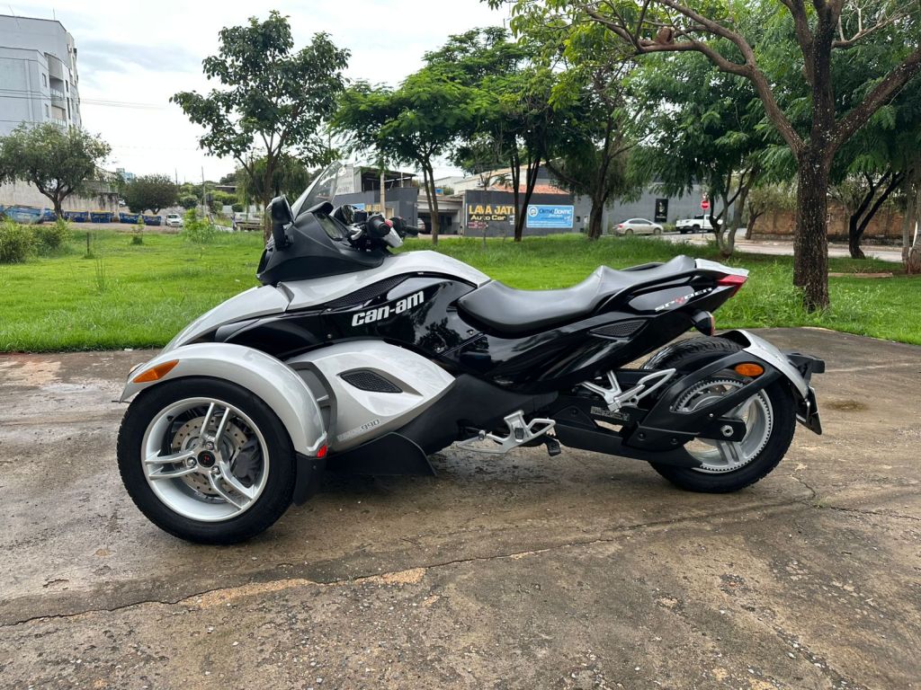 BRP Can Am Spyder 2008/2008 - Chibiu Motos - Motos Nacionais e Importadas, Oficina Especializada, Loja de PeÃ§as, AcessÃ³rios e Boutique - Patos de Minas/MG