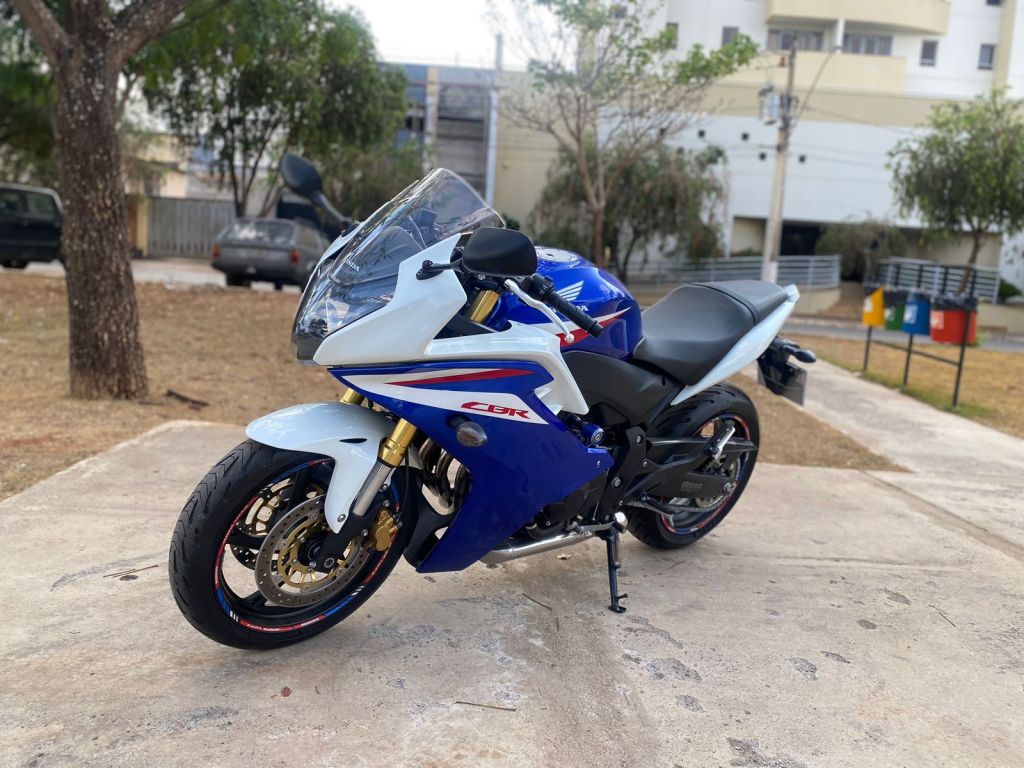 Honda CBR 600 F  2014/2014 - Chibiu Motos - Motos Nacionais e Importadas, Oficina Especializada, Loja de PeÃ§as, AcessÃ³rios e Boutique - Patos de Minas/MG