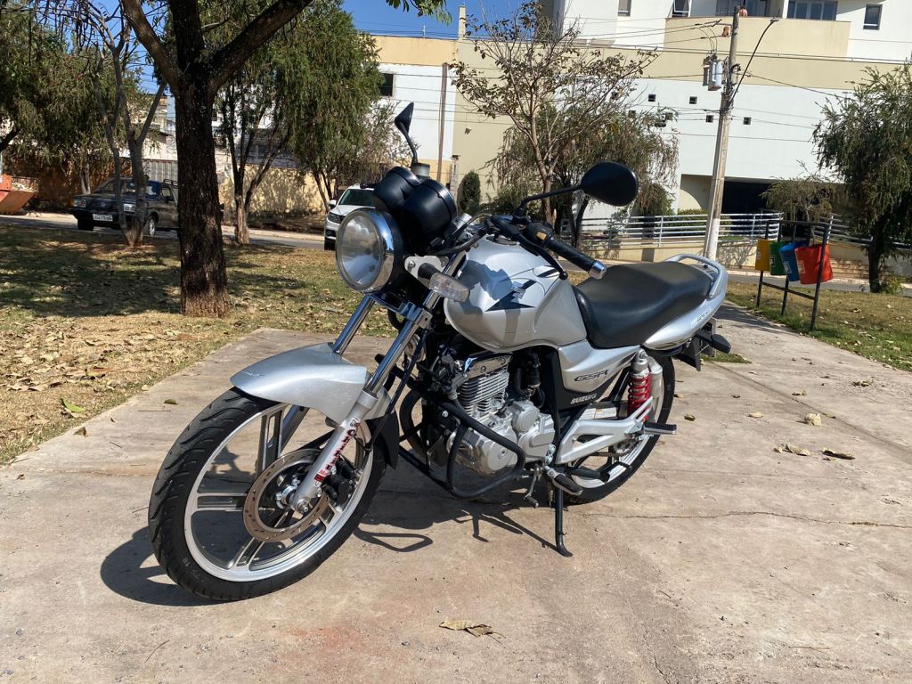 Suzuki GSR 150i  2012/2013 - Chibiu Motos - Motos Nacionais e Importadas, Oficina Especializada, Loja de PeÃ§as, AcessÃ³rios e Boutique - Patos de Minas/MG