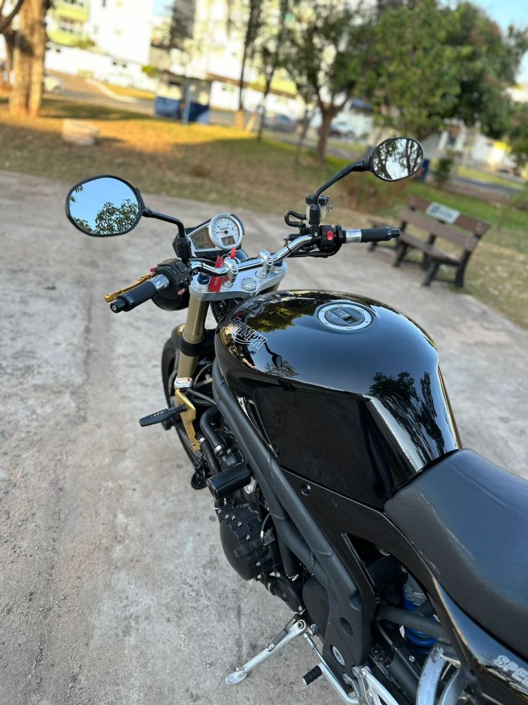 Triumph SPEED TRIPLE 1050 2006/2007 - Chibiu Motos - Motos Nacionais e Importadas, Oficina Especializada, Loja de PeÃ§as, AcessÃ³rios e Boutique - Patos de Minas/MG